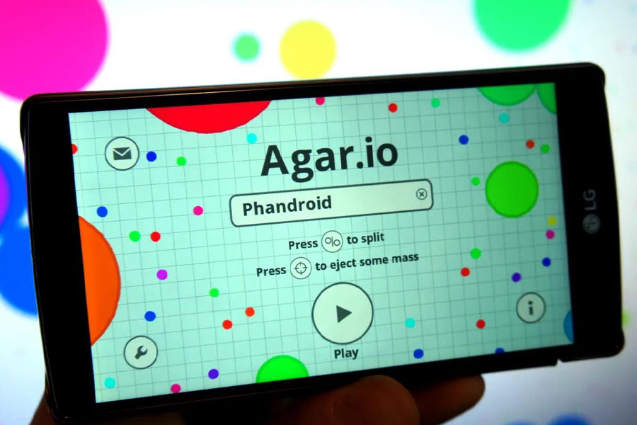 In game picture of  Agar.Io, One of best android games for airplane mode.