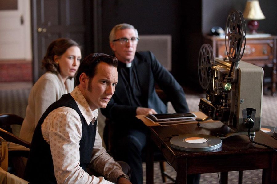 a picture of The Conjuring with its main characters, one of horror movies for gamers.