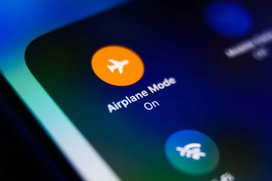 a Picture Showing Airplane Mode is on, a Great Way on how to disable ads on android games.