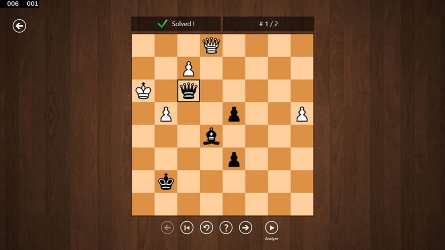 A main picture of Chess Tactics Pro, one of the best chess games for android.