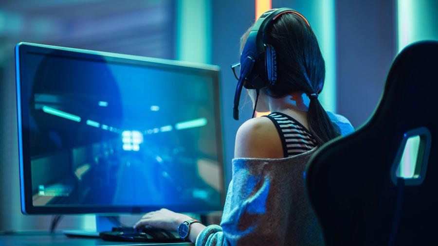 an image of a girl in front of computer screen.