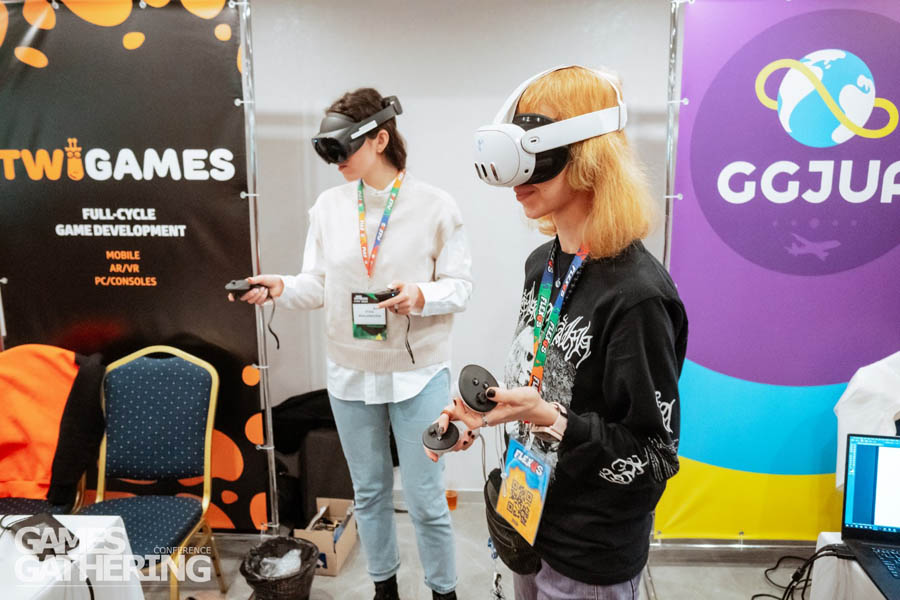 two girls playing wiyh Virtual Reality.